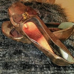 UNLISTED GIRLS GOLD FLATS
